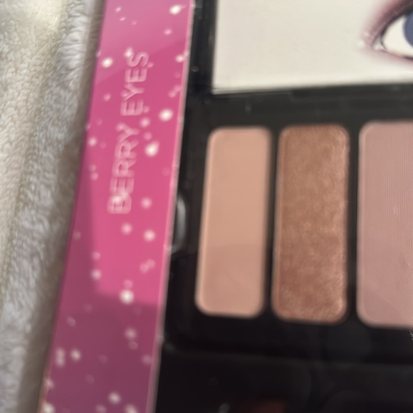 JOLEE NEW YORK Berry Eyes Natural Look Smokey Look 10 Palatte Eye Shadow Set. - Picture 3 of 4
